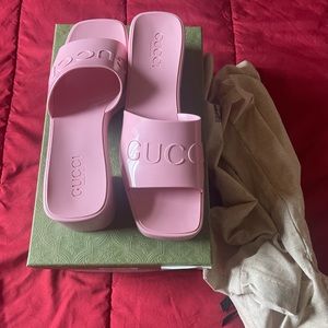 Gucci rubber pink slides